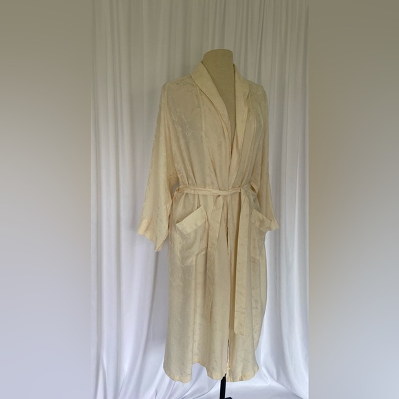 Elegant Silk Robe - Picture 2 of 6